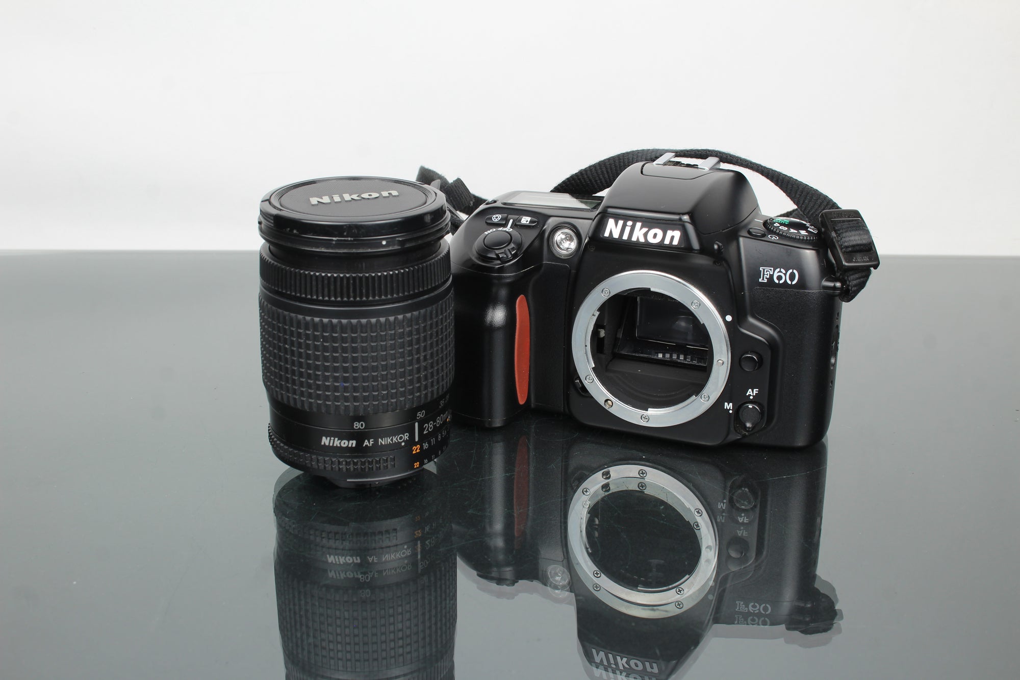 Nikon F60 + AF Nikkor 28-80mm 1:3.5-5.6 D objektiivi