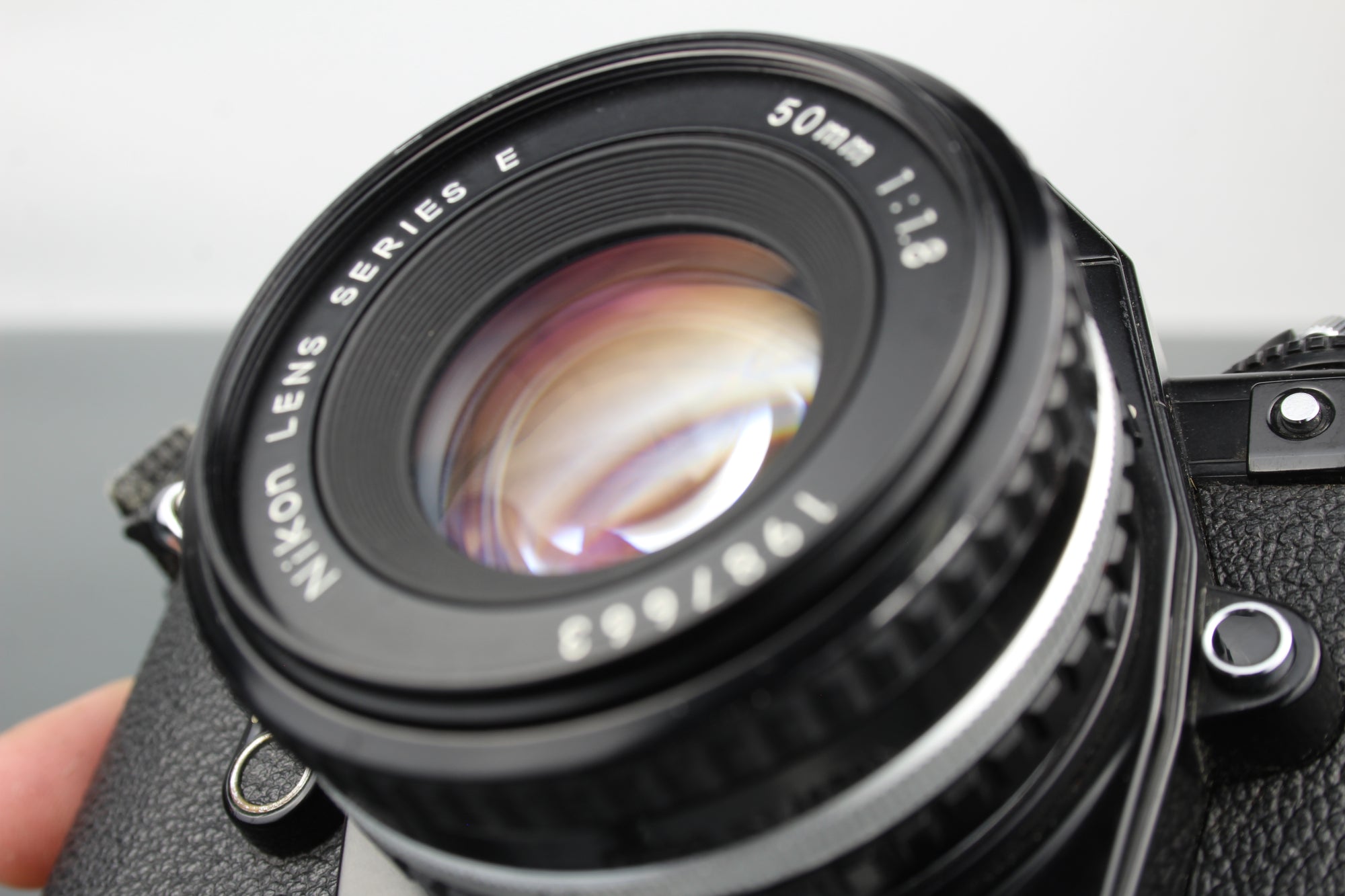 Nikon EM + 50mm 1:1.8 Series E objektiivi