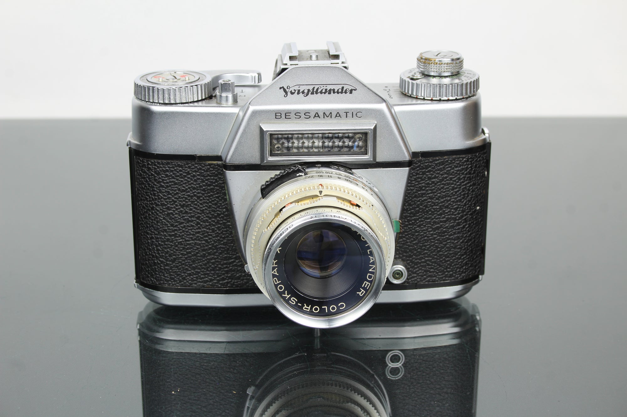 Voigtländer Bessamatic + 50mm f/2.8 Color-Skopar objektiivi