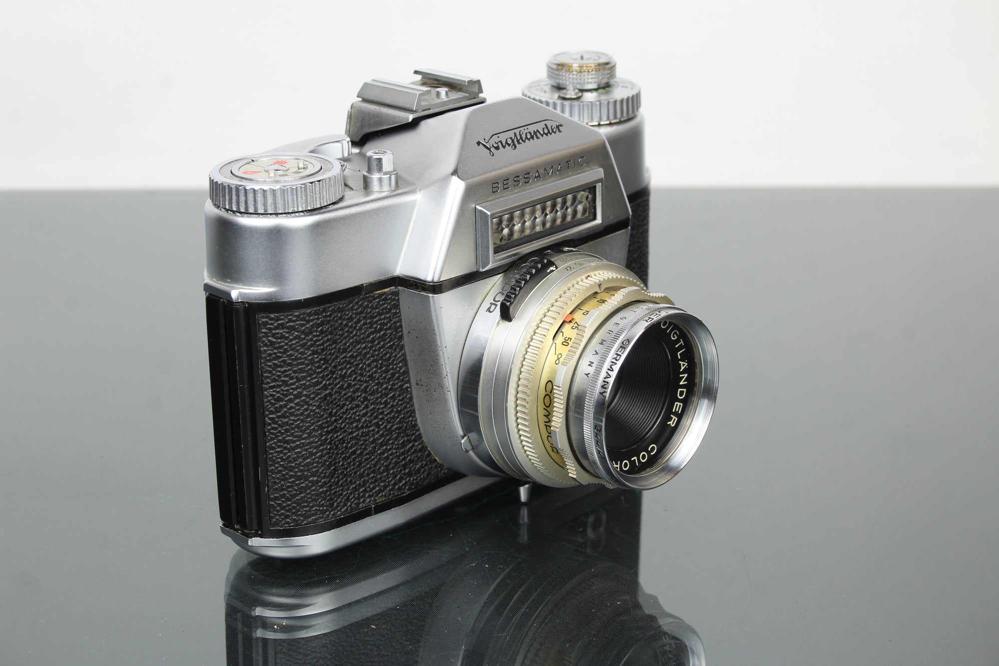 Voigtländer Bessamatic + 50mm f/2.8 Color-Skopar objektiivi