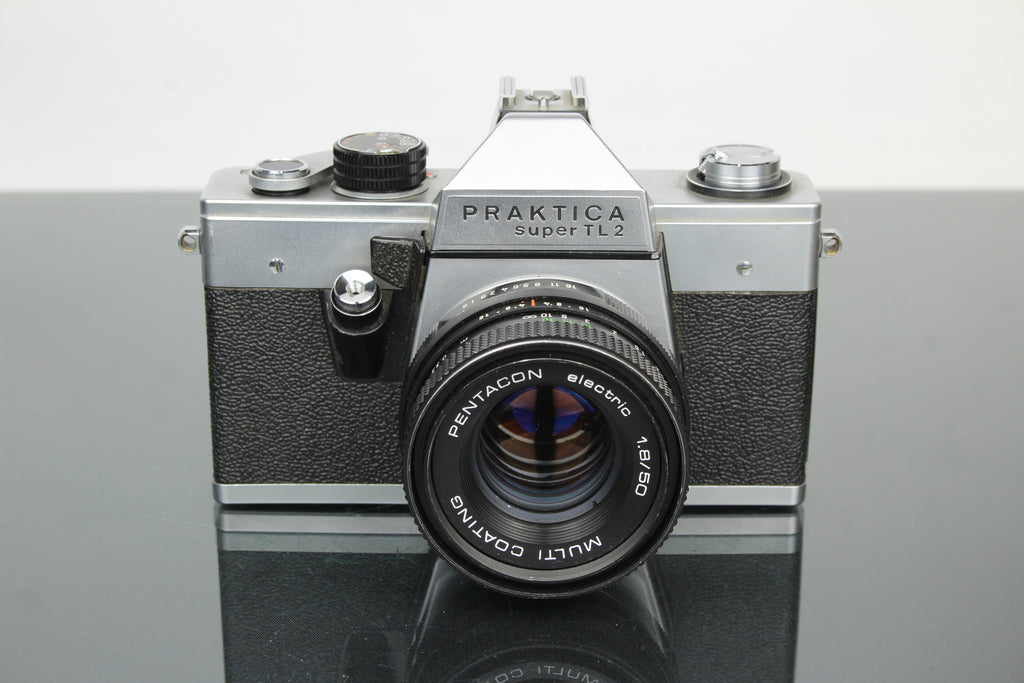 <tc>Praktica</tc> super TL2 + Pentacon sähköinen 50mm 1.8 M42 objektiivi