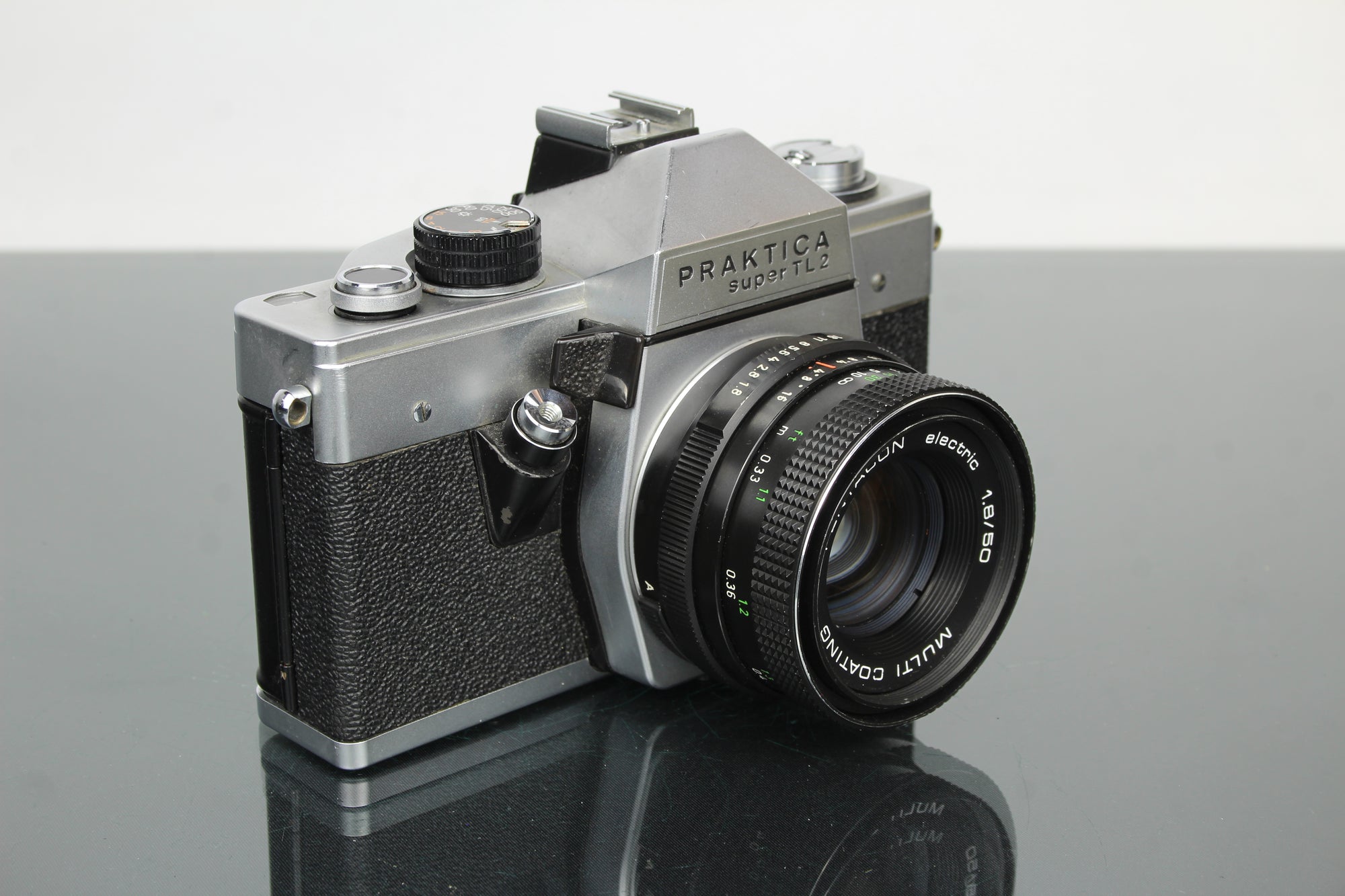 <tc>Praktica</tc> super TL2 + Pentacon sähköinen 50mm 1.8 M42 objektiivi
