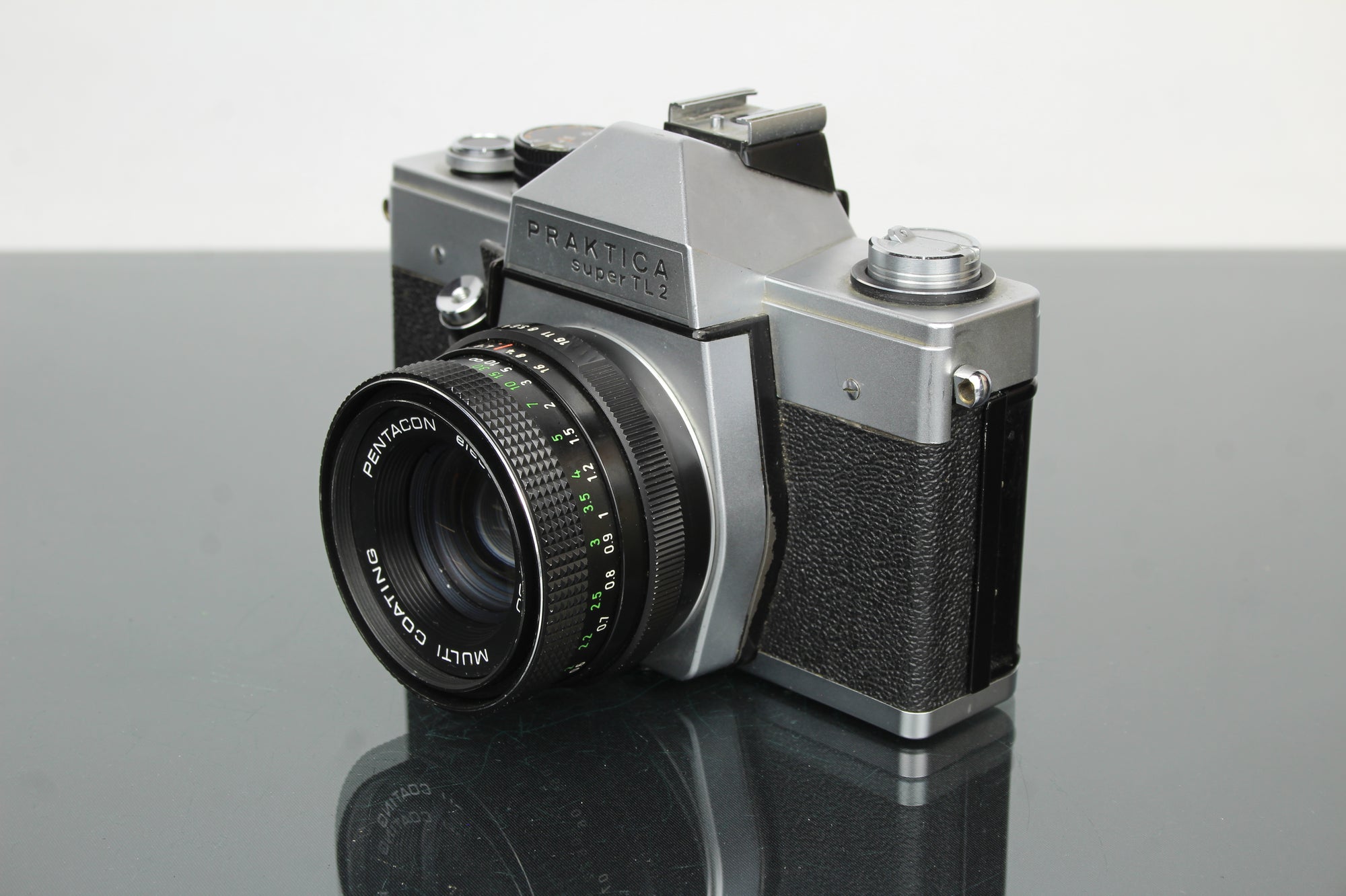 <tc>Praktica</tc> super TL2 + Pentacon sähköinen 50mm 1.8 M42 objektiivi