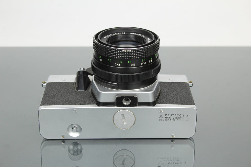 <tc>Praktica</tc> super TL2 + Pentacon sähköinen 50mm 1.8 M42 objektiivi