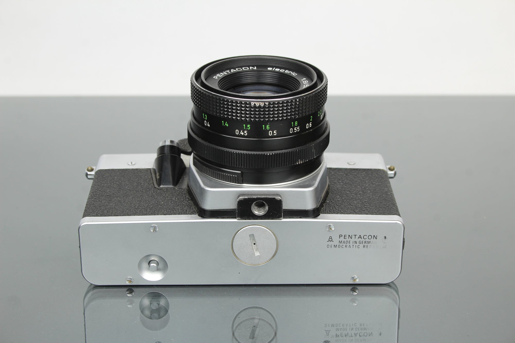 <tc>Praktica</tc> super TL2 + Pentacon sähköinen 50mm 1.8 M42 objektiivi