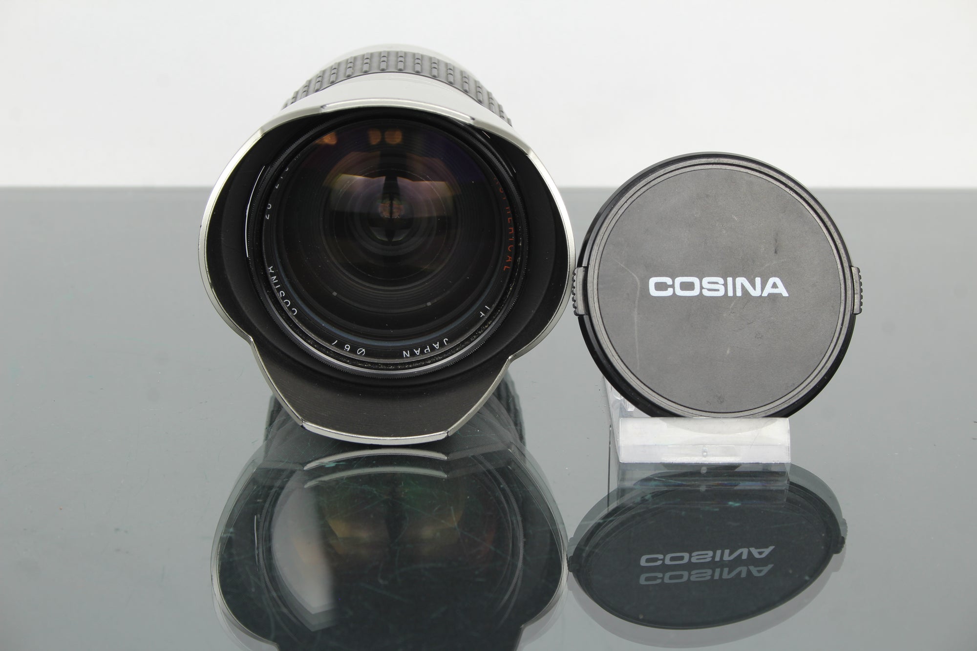 Cosina 28-210mm MC 1:4.2-6.5 Canon EF -kiinnitys