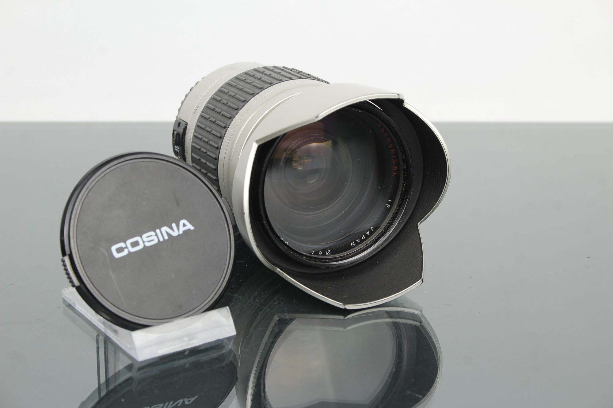 Cosina 28-210mm MC 1:4.2-6.5 Canon EF -kiinnitys