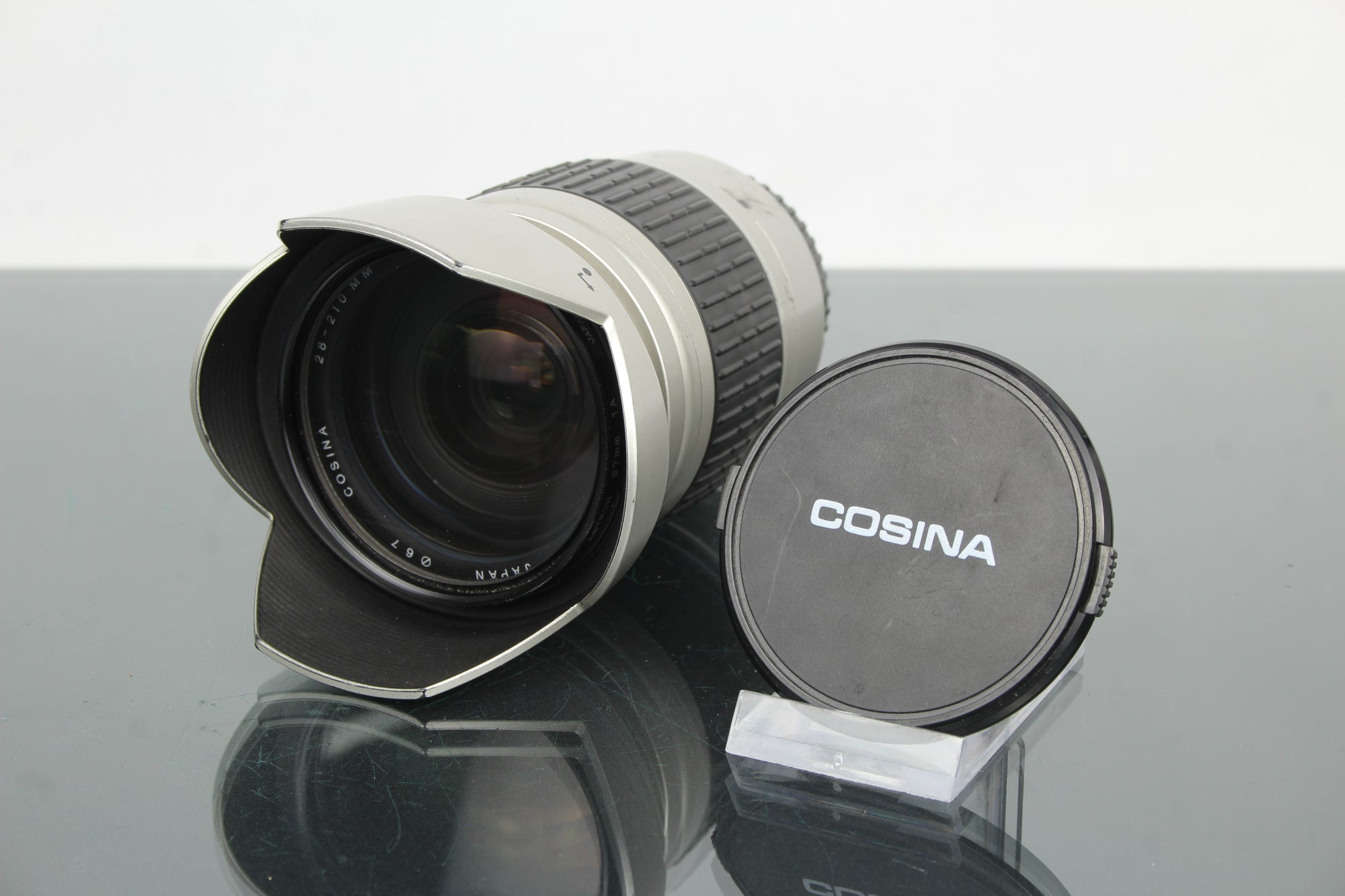 Cosina 28-210mm MC 1:4.2-6.5 Canon EF -kiinnitys