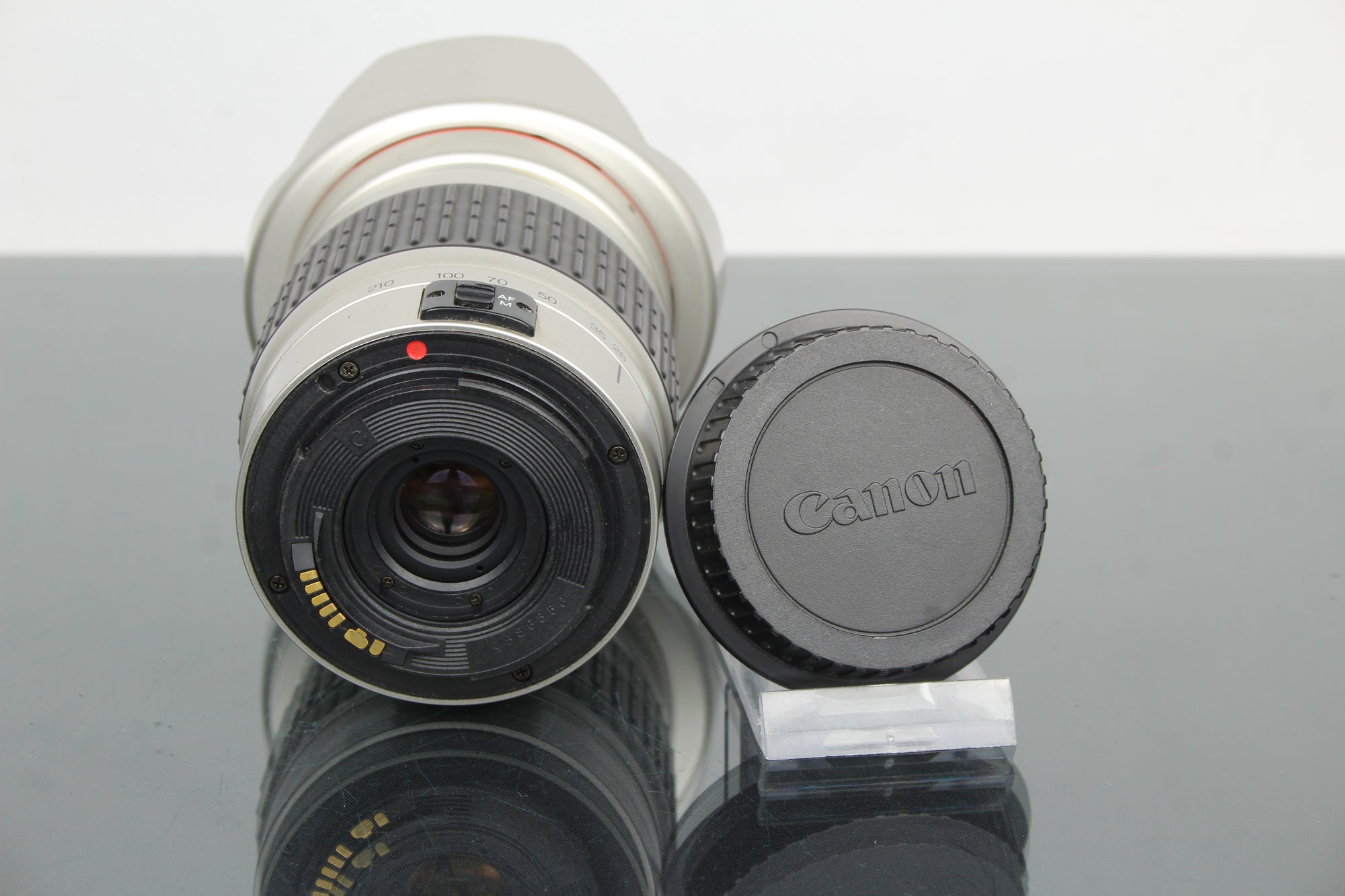 Cosina 28-210mm MC 1:4.2-6.5 Canon EF -kiinnitys