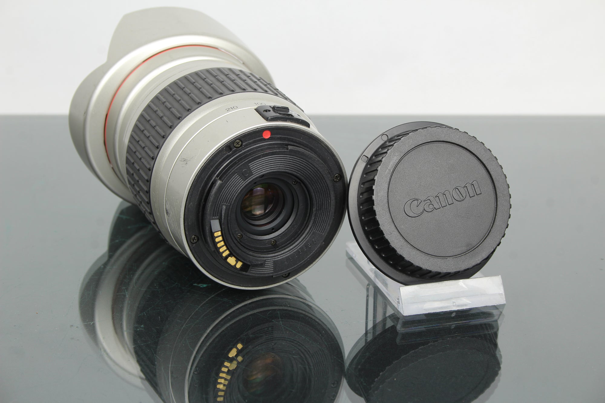 Cosina 28-210mm MC 1:4.2-6.5 Canon EF -kiinnitys