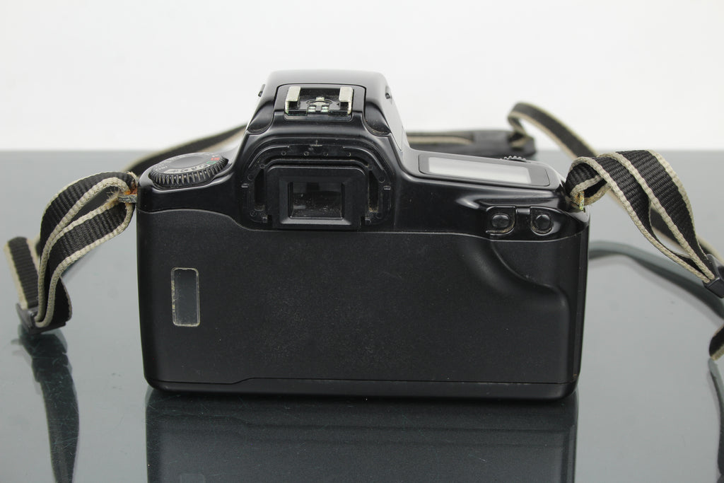 Canon EOS 1000f + 35-80mm 1:4-5.6 objektiivi