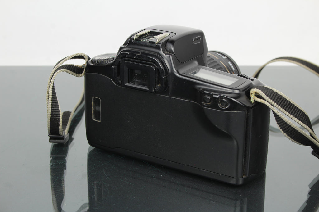 Canon EOS 1000f + 35-80mm 1:4-5.6 objektiivi