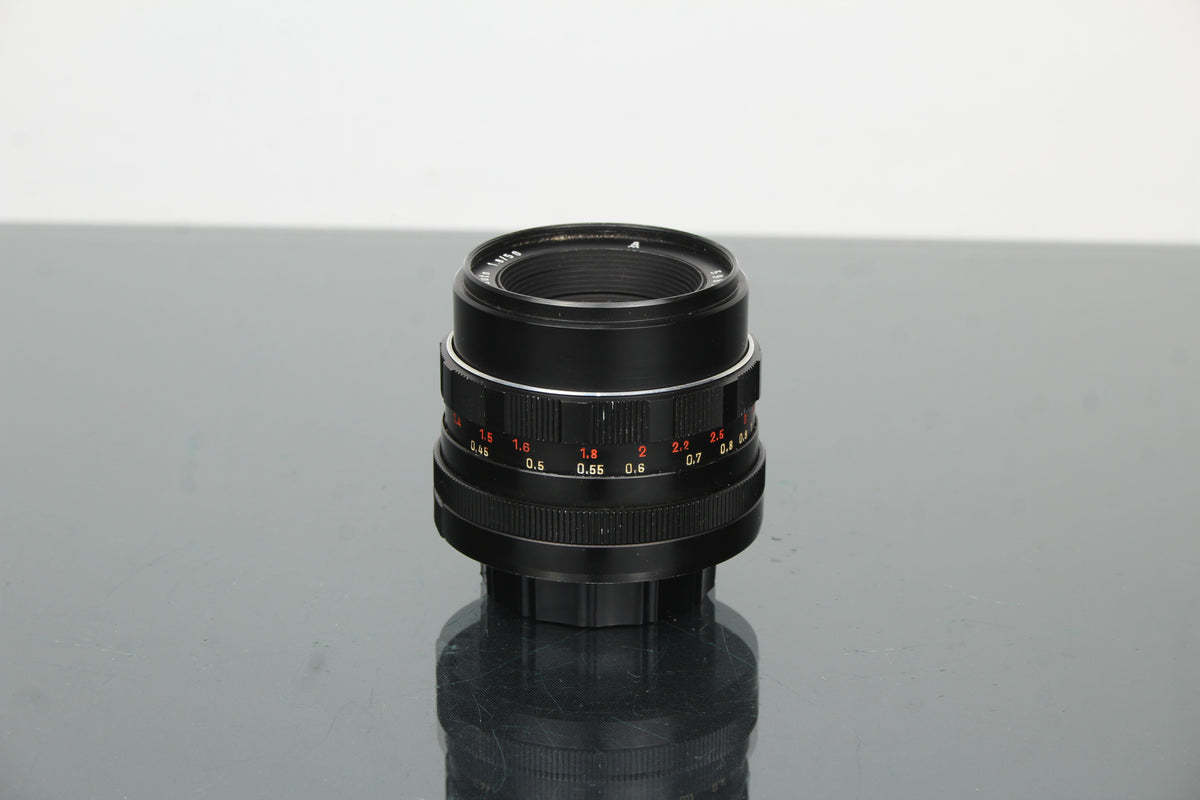 Pentacon auto 1.8/50 M42 Kiinnitys