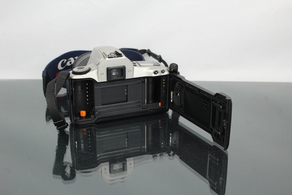 Canon EOS 300 + Canon EF 28 - 80mm 1:3.5 - 5.6 lens - Dutch|Thrift