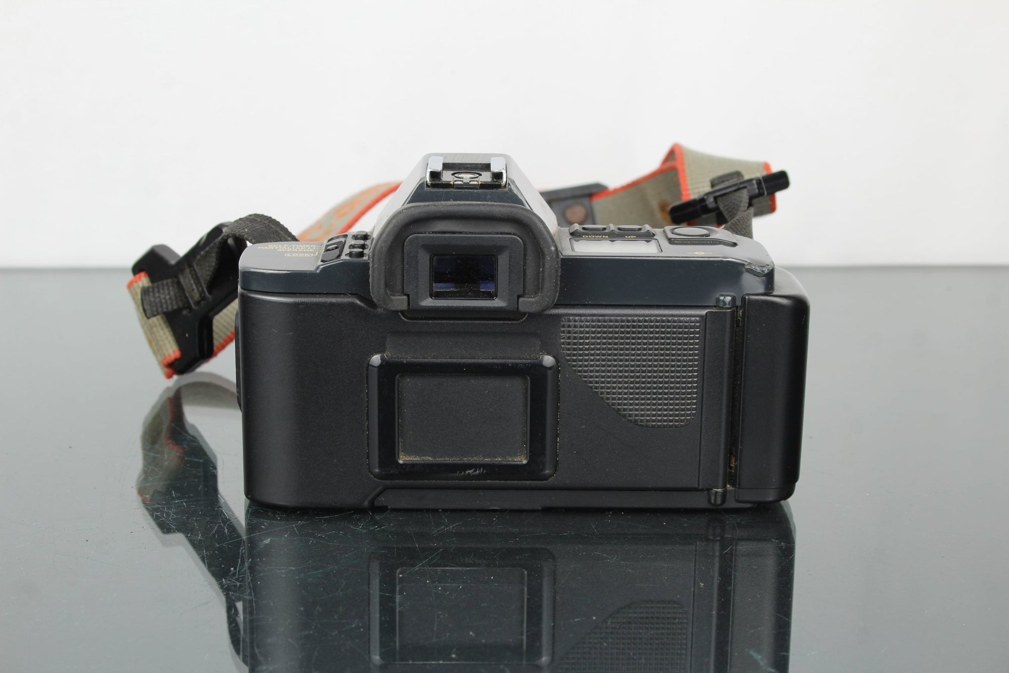 Canon T70 + Canon FD 50mm 1:1.8 - Dutch|Thrift