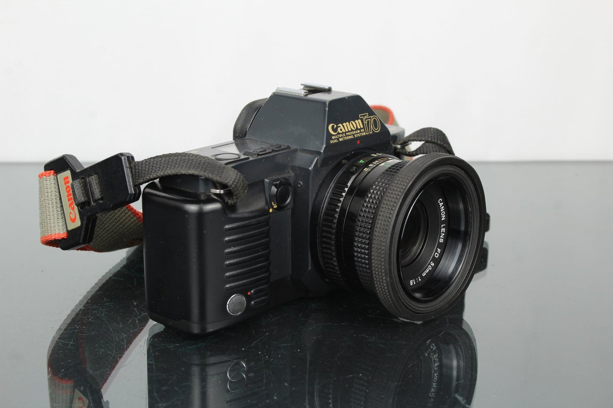 Canon T70 + Canon FD 50mm 1:1.8 - Dutch|Thrift