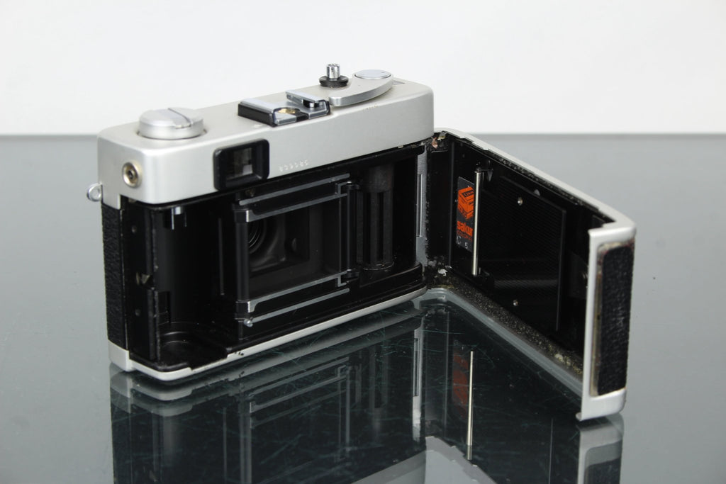 Konica C35 automatic - Dutch|Thrift
