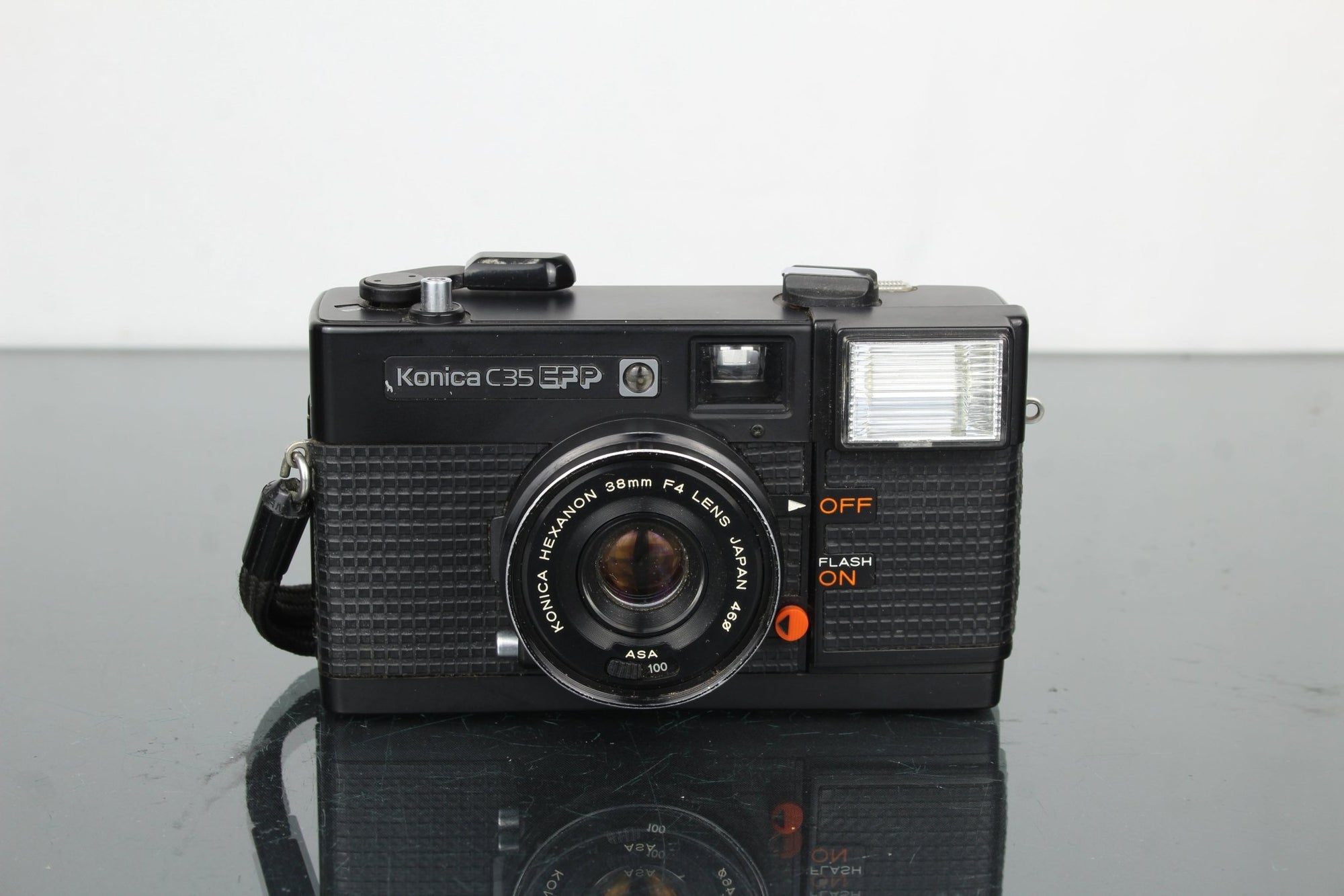 Konica C35 EF P - Dutch|Thrift
