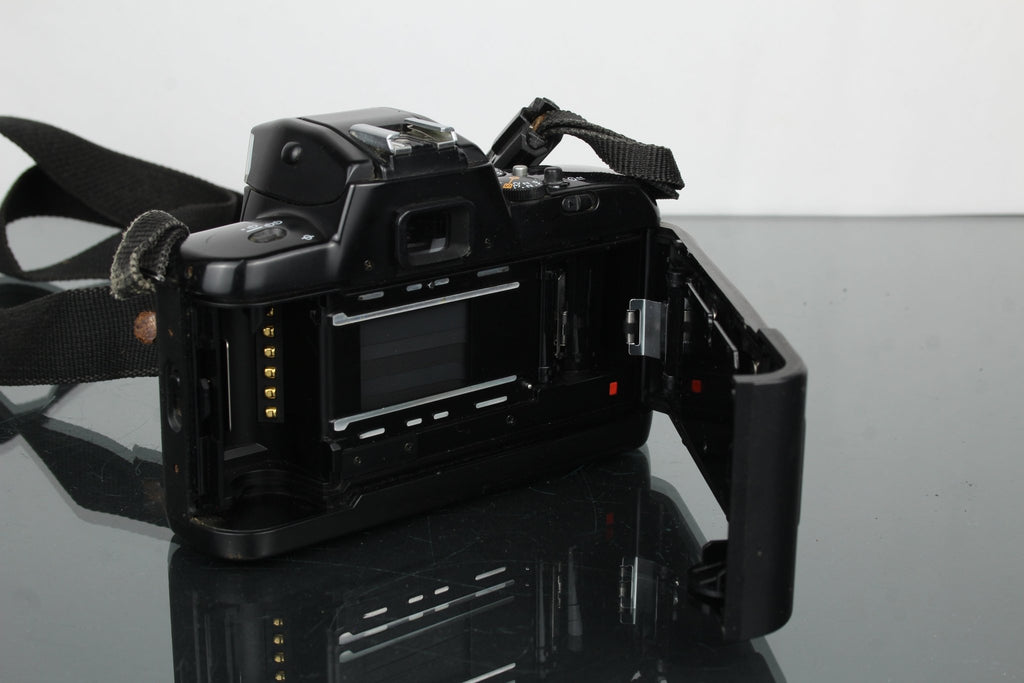 Nikon F - 401x - Dutch|Thrift