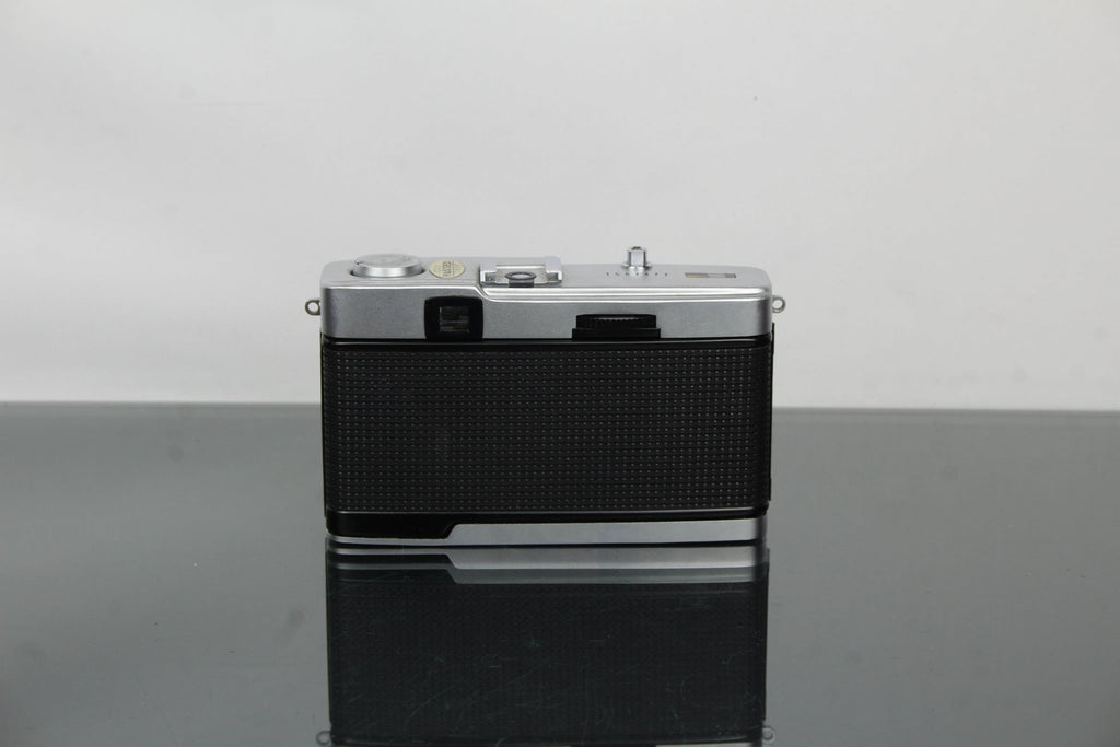 Olympus Trip 35 - Dutch|Thrift