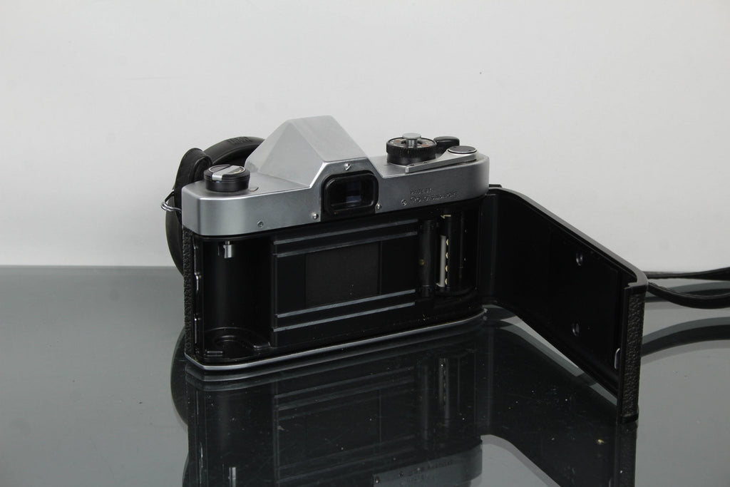 Rolleiflex SL35 + 50mm f/1.8 Rollei QBM lens - Dutch|Thrift