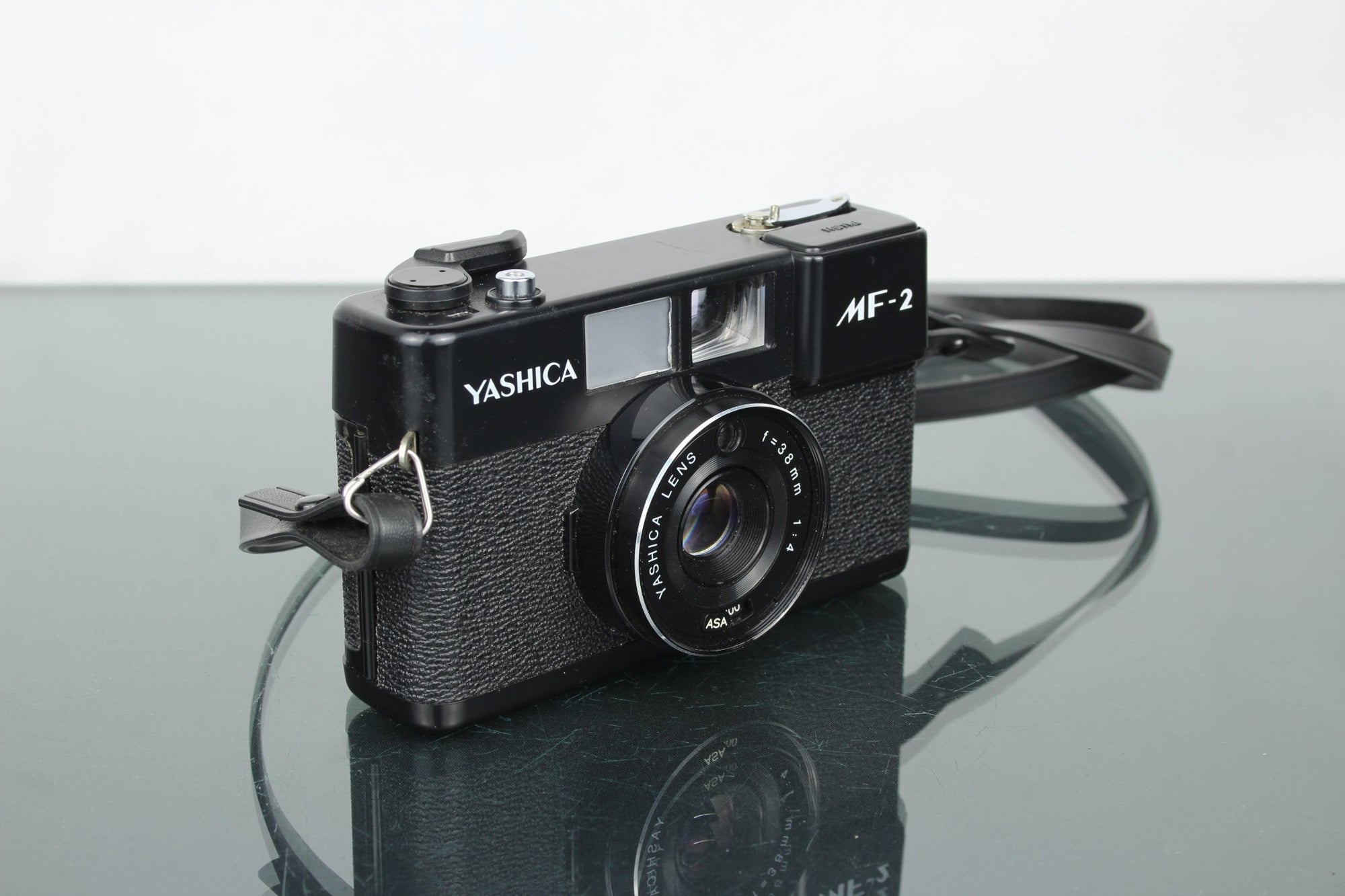 Yashica MF2 - Dutch|Thrift